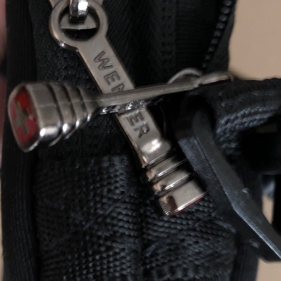 Wenger Swiss Army Legacy Notebook Laptop Sleeve - Picture 2 of 4